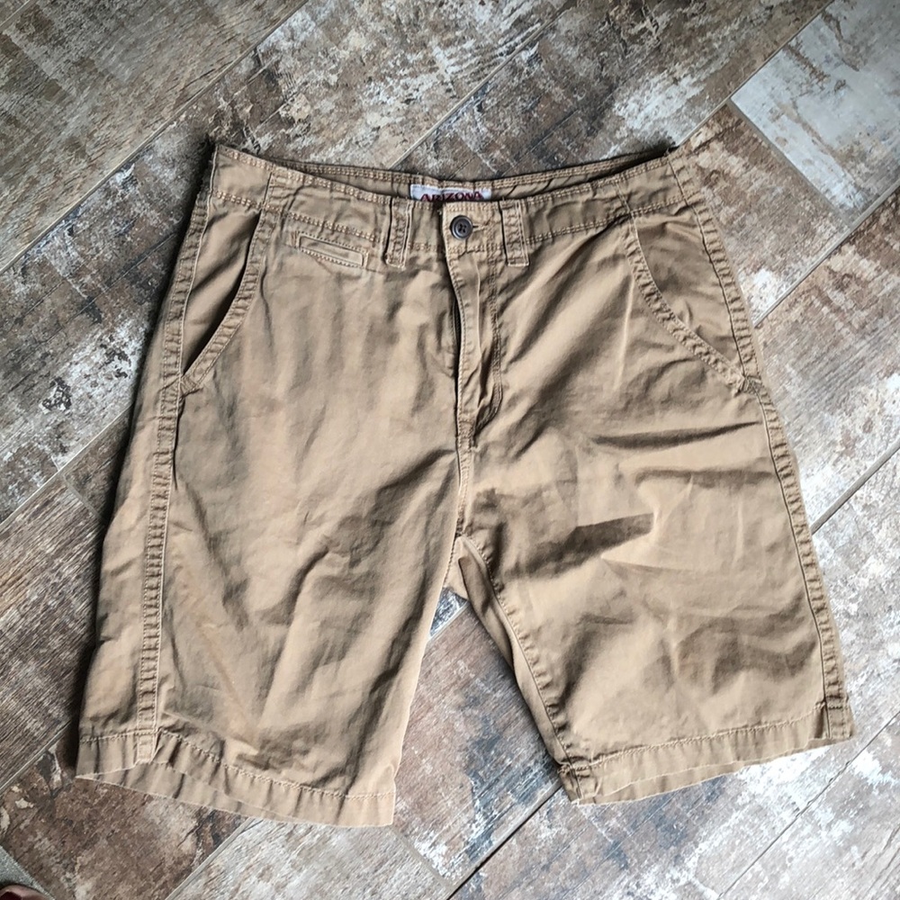 Khaki like new men’s shorts size 29